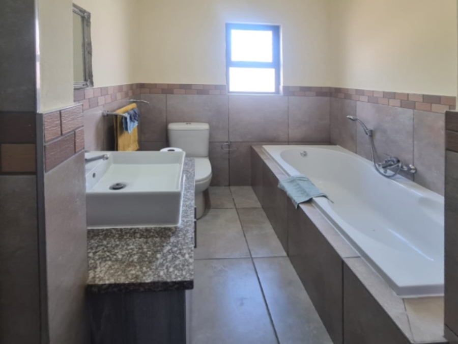 To Let 4 Bedroom Property for Rent in Melodie North West